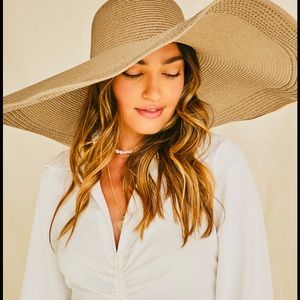 Oversized Floppy Straw Hat 👒